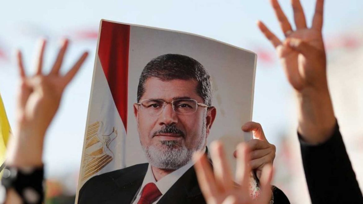 kefenini-yaninda-tasiyan-adam-muhammed-mursi